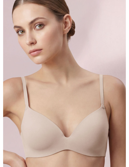 Reggiseno balconette Naturalfit Infiore color sabbia con ferretto, coppe lisce e profili termosaldati