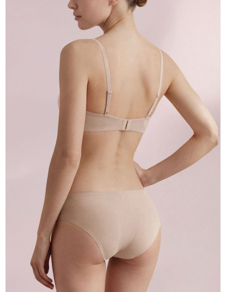 Infiore Naturalfit seamless brief in sabbia bonded cotton worn by a model, back view.