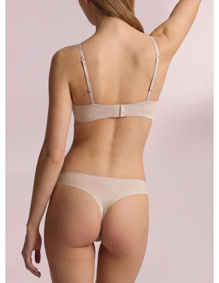 Brasiliana Naturalfit Infiore color sabbia in cotone termosaldato senza cuciture indossata da modella, vista retro