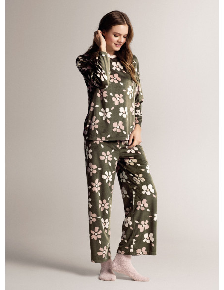 Round-neck pyjamas in soft, lightweight microcoral with long-sleeve top and long wide-leg trousers