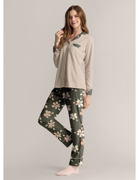 Pigiama aperto revers in microcoral morbido e leggero con maglia a maniche lunghe e pantalone lungo dritto