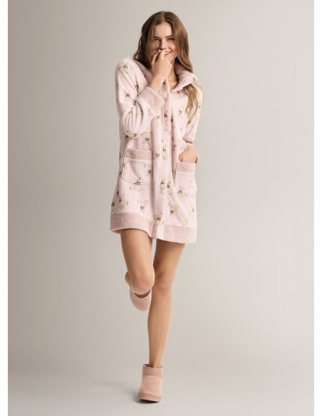 Button-up robe in soft, warm coral fleece with long-sleeve style with button fastening