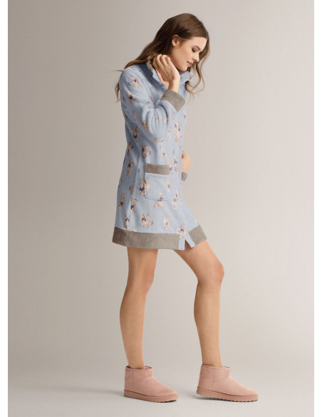 Button-up robe in soft, warm coral fleece with long-sleeve style with button fastening