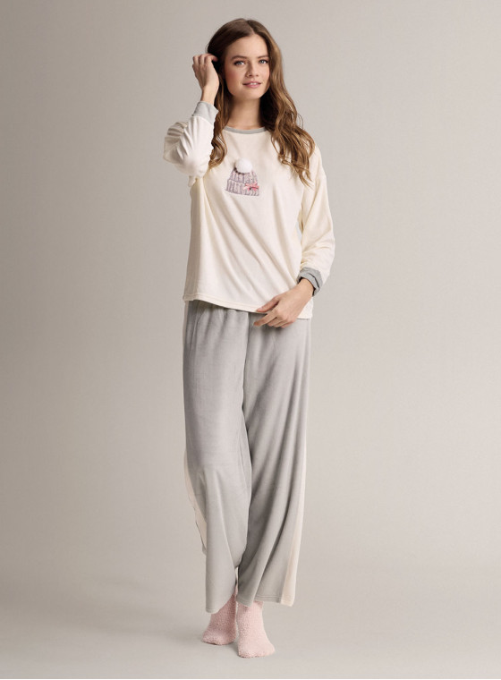 Round-neck pyjamas in soft, lightweight microcoral with long-sleeve top and long wide-leg trousers