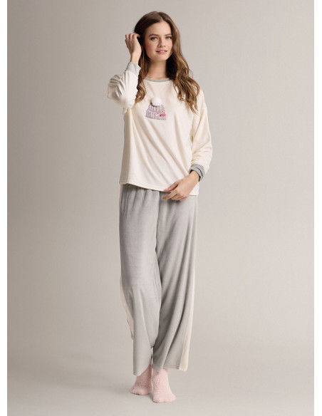 Round-neck pyjamas in soft, lightweight microcoral with long-sleeve top and long wide-leg trousers