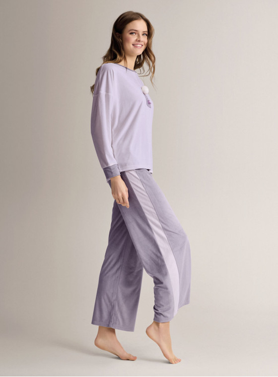 Pigiama girocollo in microcoral morbido e leggero con maglia a maniche lunghe e pantalone lungo palazzo