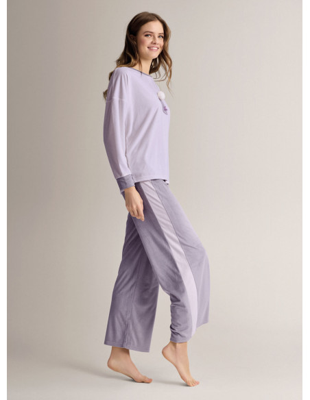 Pigiama girocollo in microcoral morbido e leggero con maglia a maniche lunghe e pantalone lungo palazzo
