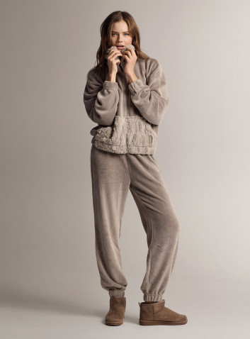 Pigiama full zip in tessuto supersoft soffice e avvolgente con maglia a maniche lunghe e pantalone lungo con polsi