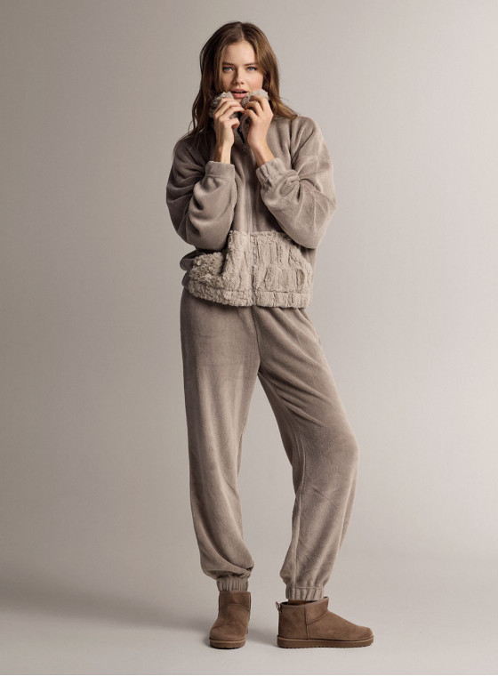 Pigiama full zip in tessuto supersoft soffice e avvolgente con maglia a maniche lunghe e pantalone lungo con polsi