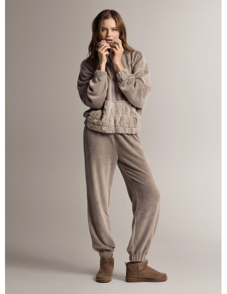 Pigiama full zip in tessuto supersoft soffice e avvolgente con maglia a maniche lunghe e pantalone lungo con polsi
