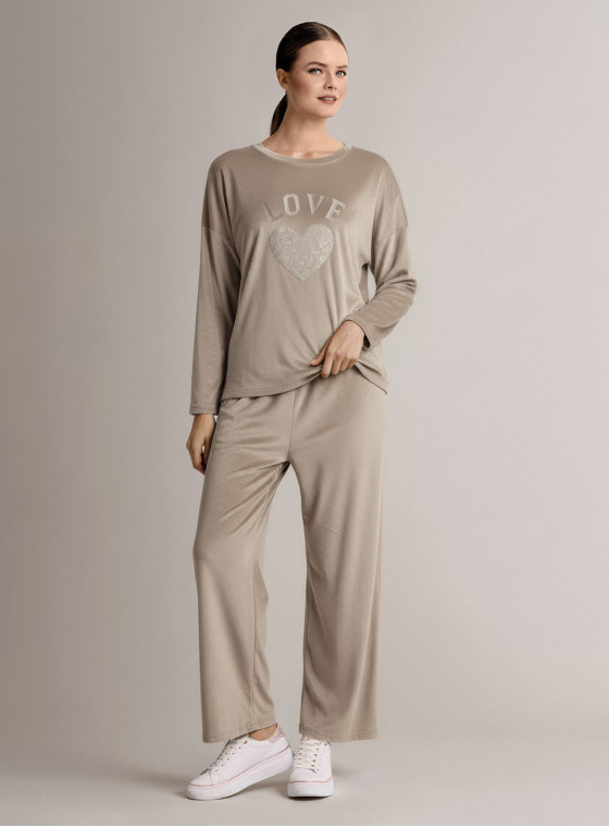 Round-neck loungesuit in soft velour with a smooth sheen with long-sleeve top and long wide-leg trousers