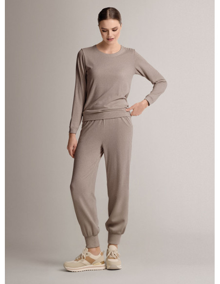 Tuta girocollo in maglia morbida e confortevole con maglia a maniche lunghe e pantalone lungo con polsi