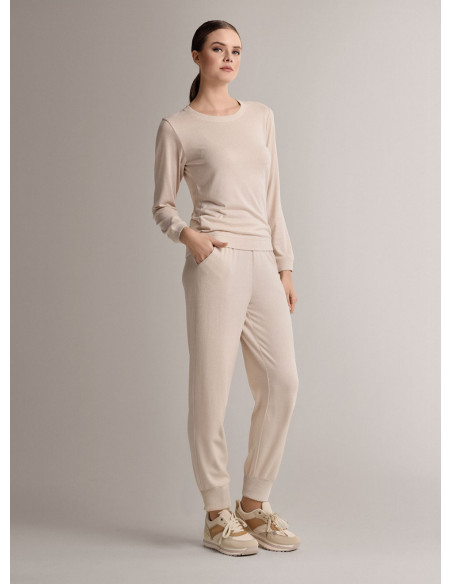 Round-neck loungesuit in soft and comfortable knit with long-sleeve top and long trousers with cuffs