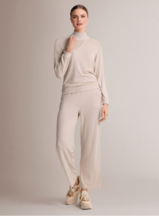 Tuta dolcevita in maglia morbida e confortevole con maglia a maniche lunghe e pantalone lungo dritto